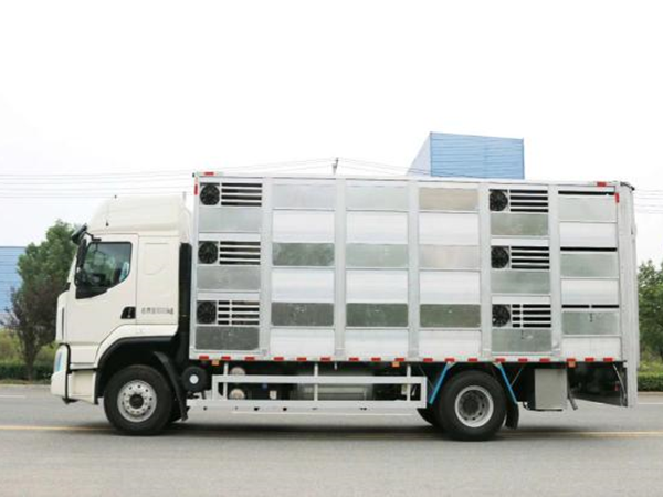 東風天錦6.8米畜禽運輸車