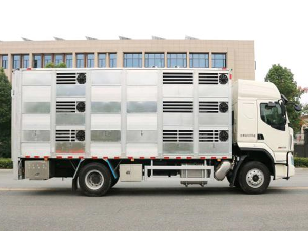 東風天錦6.8米畜禽運輸車