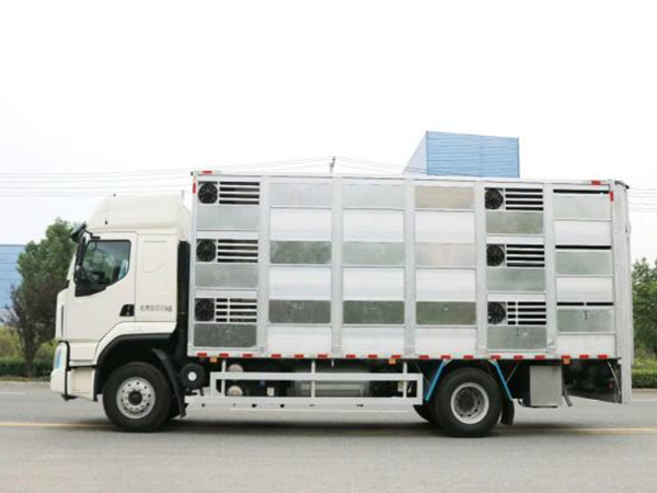 柳汽9.6米畜禽運輸車