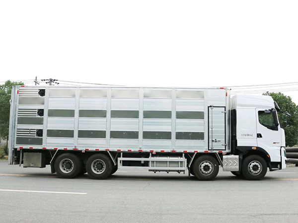 柳汽9.6米畜禽運輸車