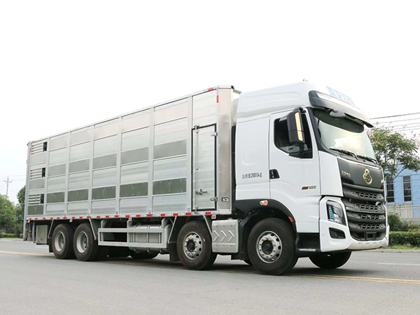 柳汽9.6米畜禽運輸車
