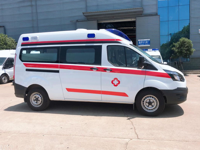 福特V362中軸中頂汽油版監護型救護車