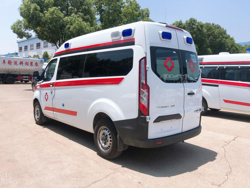 福特V362中軸中頂汽油版監護型救護車