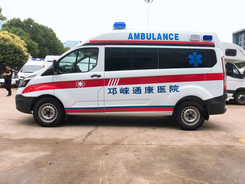福特V362中軸中頂負壓監護型救護車（長排警燈）