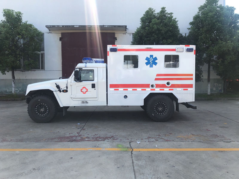 東風猛士越野型柴油版救護車