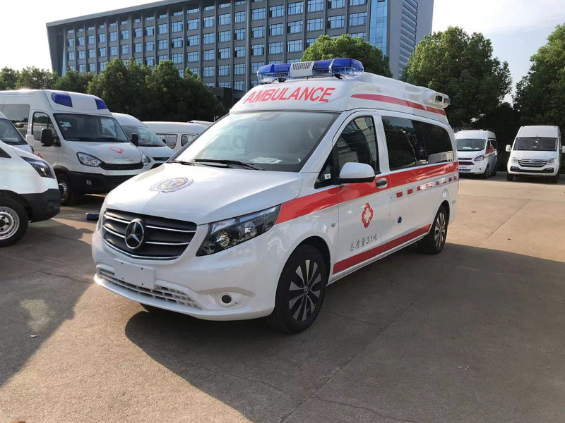 奔馳新威霆負壓監(jiān)護型救護車