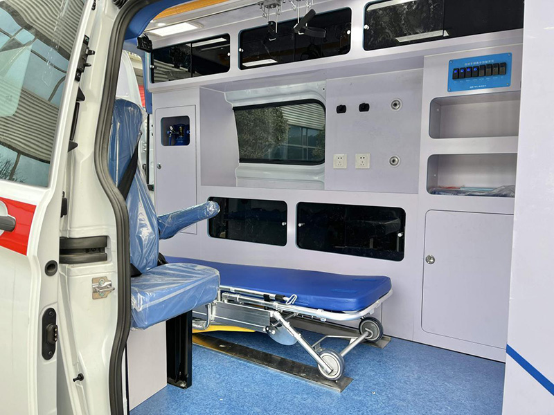 新全順中軸中頂柴油版救護車