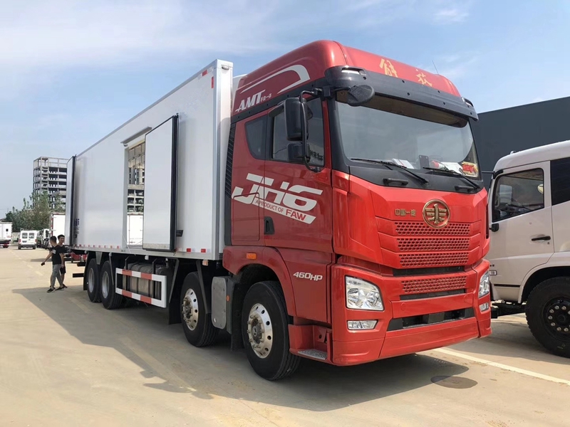 解放JH6前四后八冷藏車