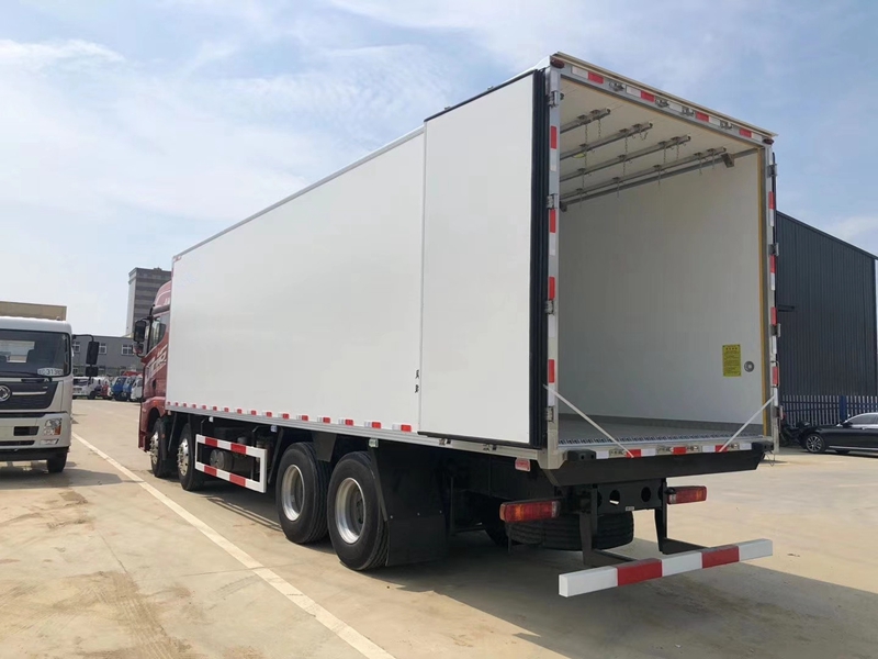 解放JH6前四后八冷藏車