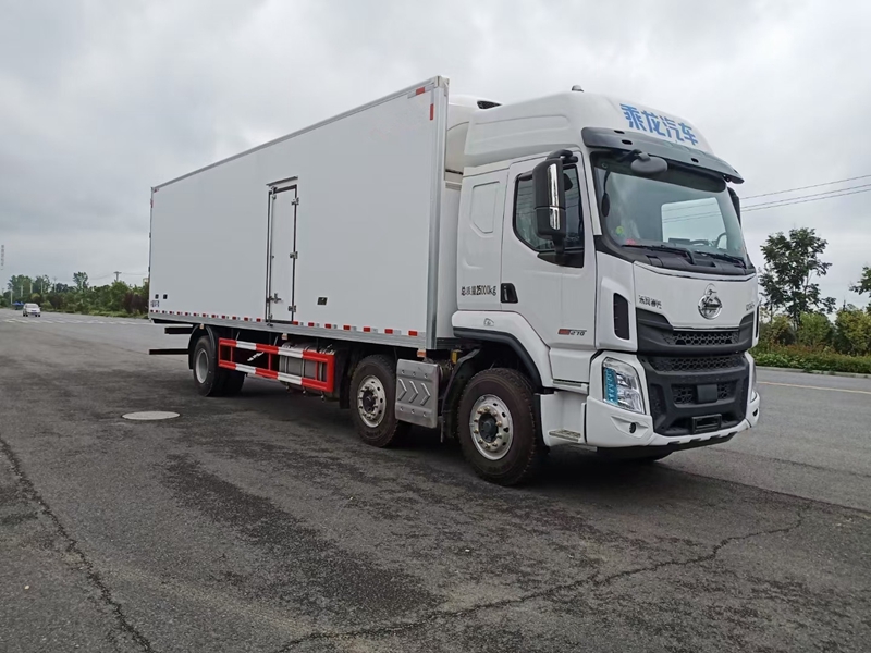 柳汽乘龍小三軸冷藏車