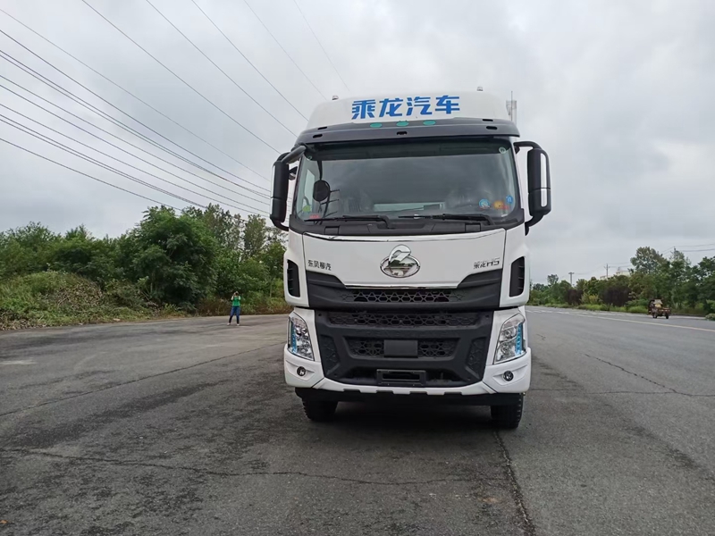 柳汽乘龍小三軸冷藏車