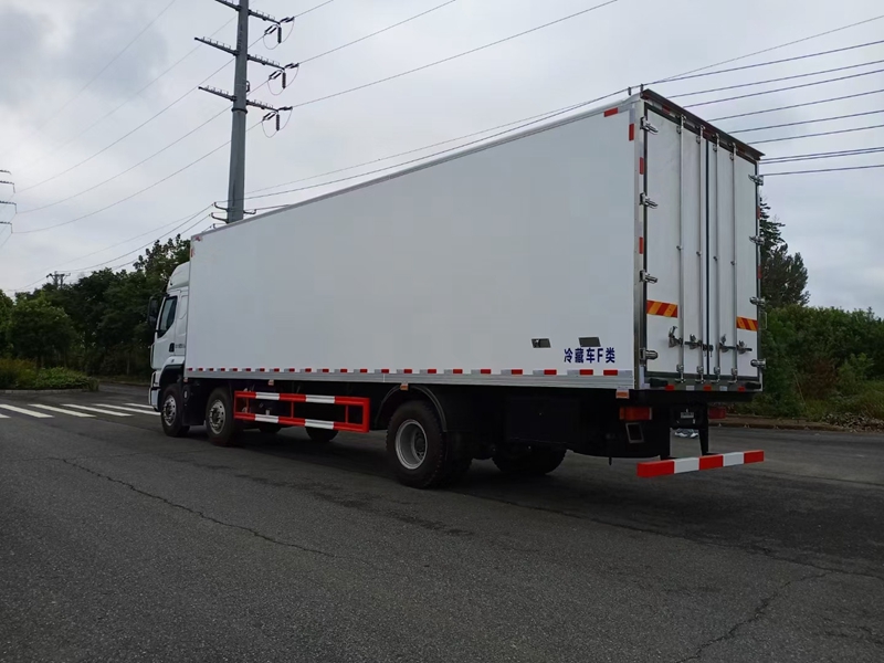 柳汽乘龍小三軸冷藏車