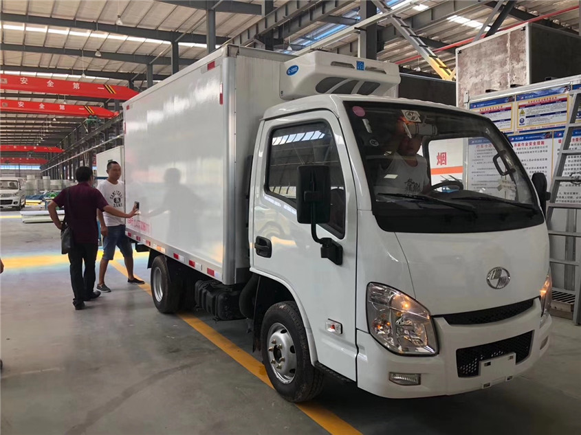 上汽躍進福星3.26米冷藏車