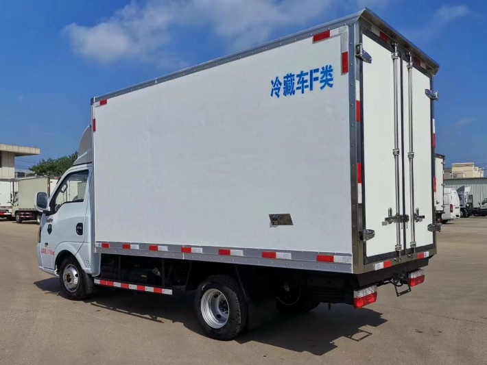 東風途逸汽油版后雙輪冷藏車