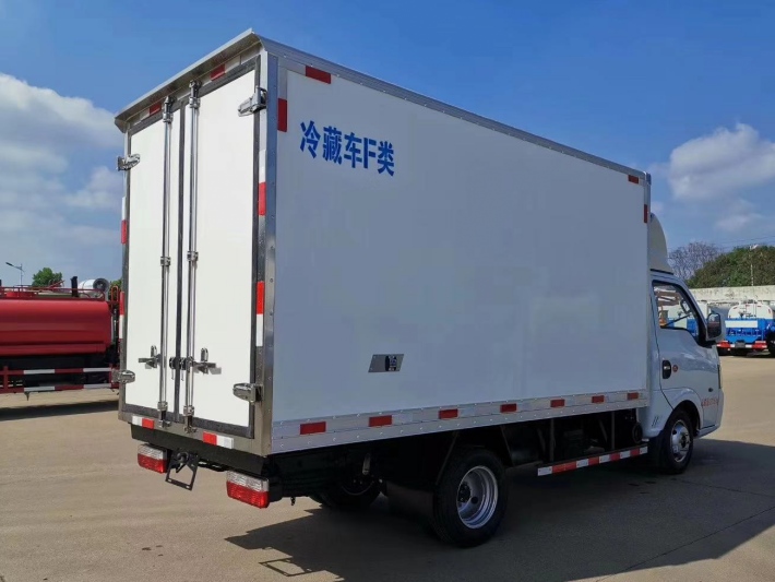 東風途逸汽油版后雙輪冷藏車