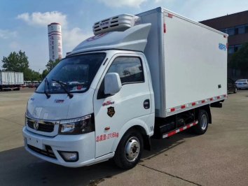 東風途逸汽油版后雙輪冷藏車