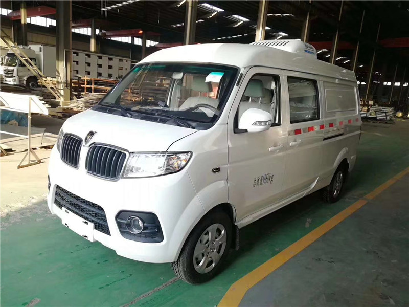 金杯雙排面包冷藏車