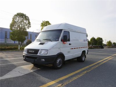 南京依維柯短軸面包冷藏車