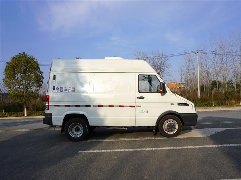 南京依維柯短軸面包冷藏車