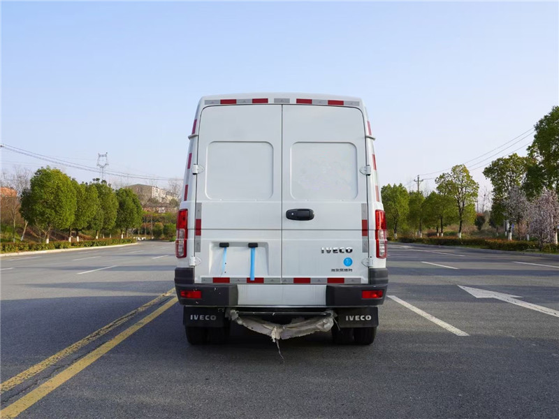 南京依維柯短軸面包冷藏車