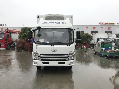 上汽躍進(jìn)C500自動擋4.2米冷藏車