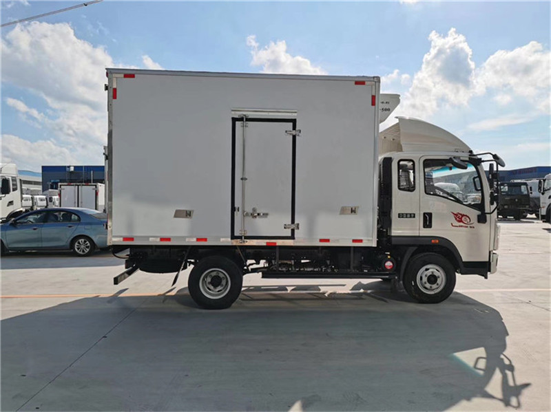  重汽豪沃藍牌冷藏車