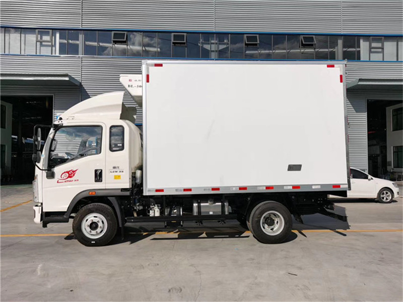  重汽豪沃藍牌冷藏車