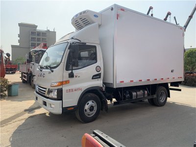江淮駿鈴V6/4.2米冷藏車