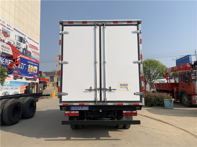 江淮駿鈴V6/4.2米冷藏車