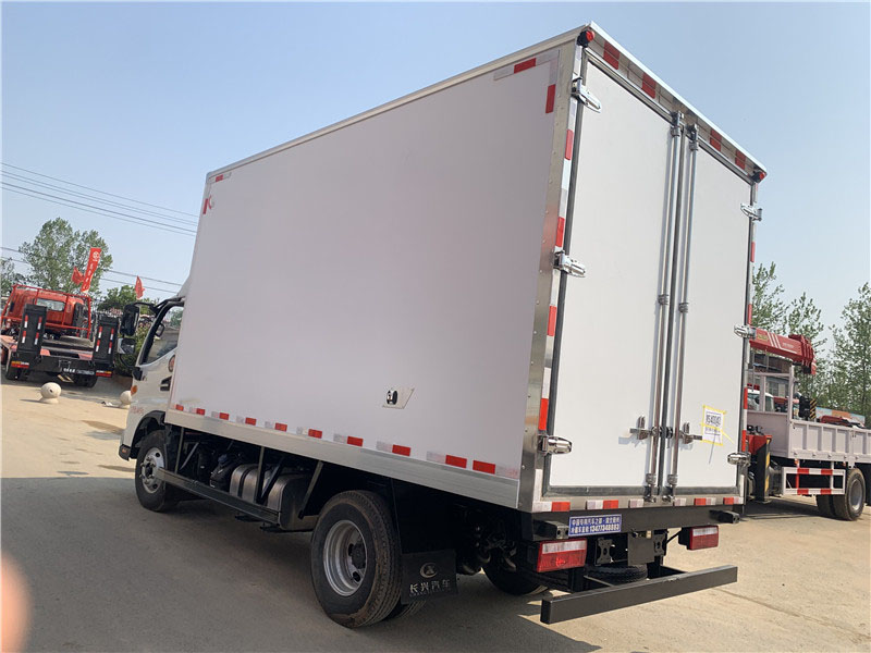 江淮駿鈴V6/4.2米冷藏車