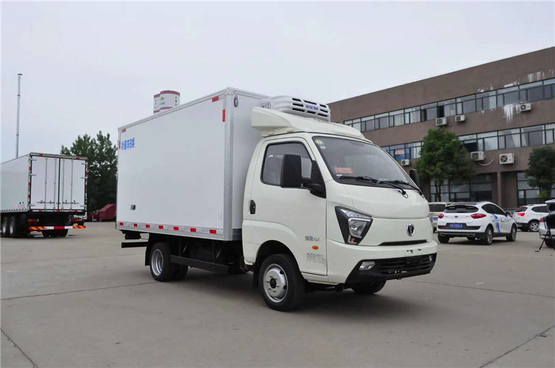 飛碟締途3.8米柴油版冷藏車