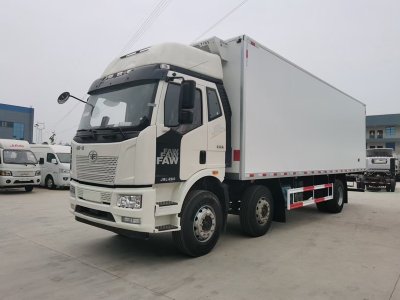 解放J6L小三軸冷藏車