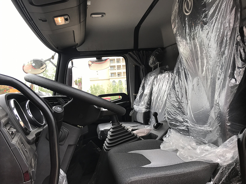 東風天錦KR小三軸平頂冷藏車