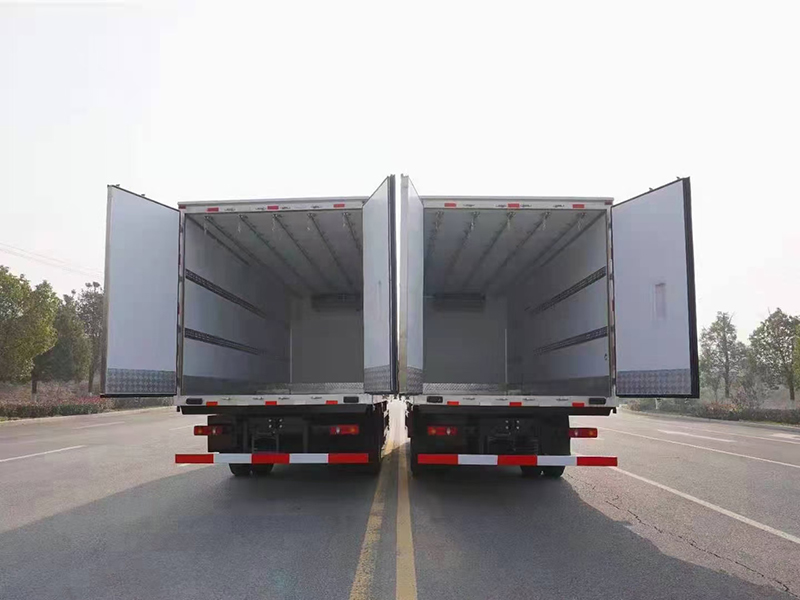 東風天錦VR小三軸平頂冷藏車