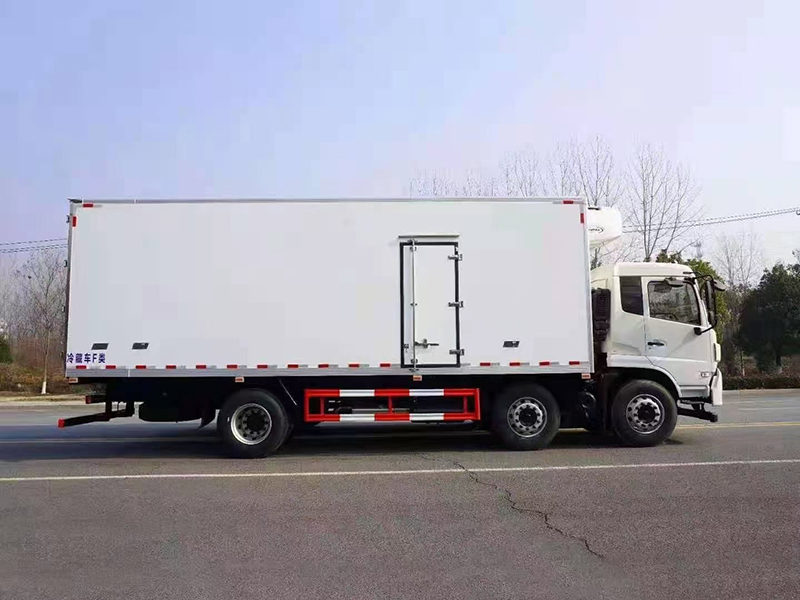 東風天錦VR小三軸平頂冷藏車