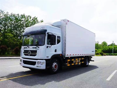 東風多利卡6.8米冷藏車