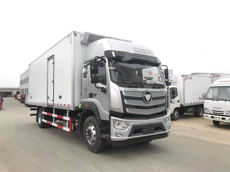 福田歐航7.6米高頂雙臥冷藏車