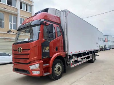 解放J6L/6.8米高頂雙臥冷藏車
