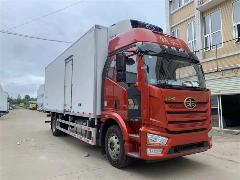 解放J6L/6.8米高頂雙臥冷藏車