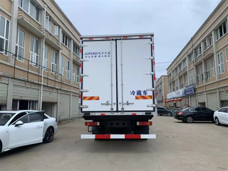 解放J6L/6.8米高頂雙臥冷藏車