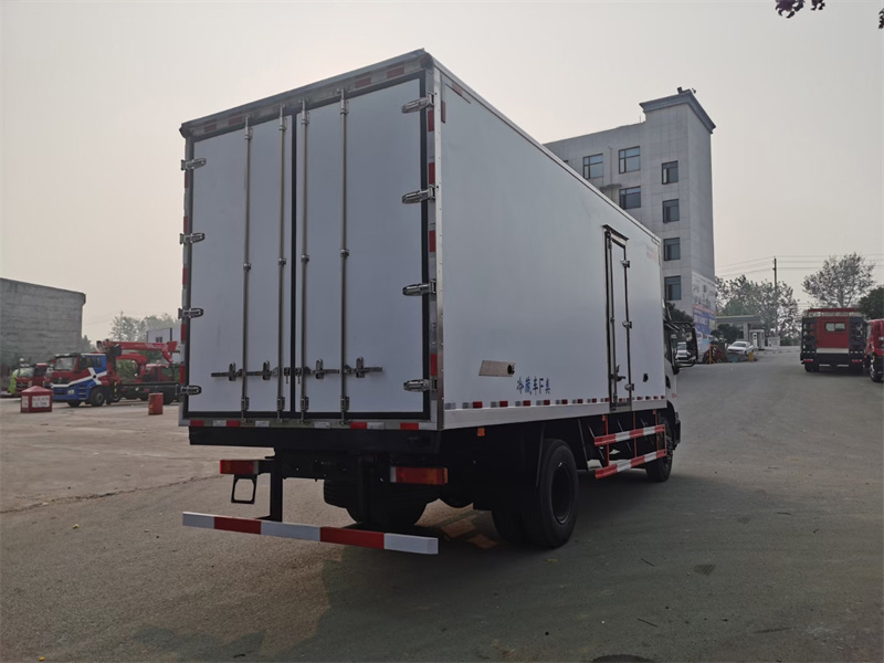 東風(fēng)天錦KR高頂雙臥冷藏車