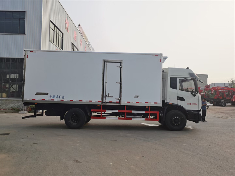 東風(fēng)天錦KR高頂雙臥冷藏車