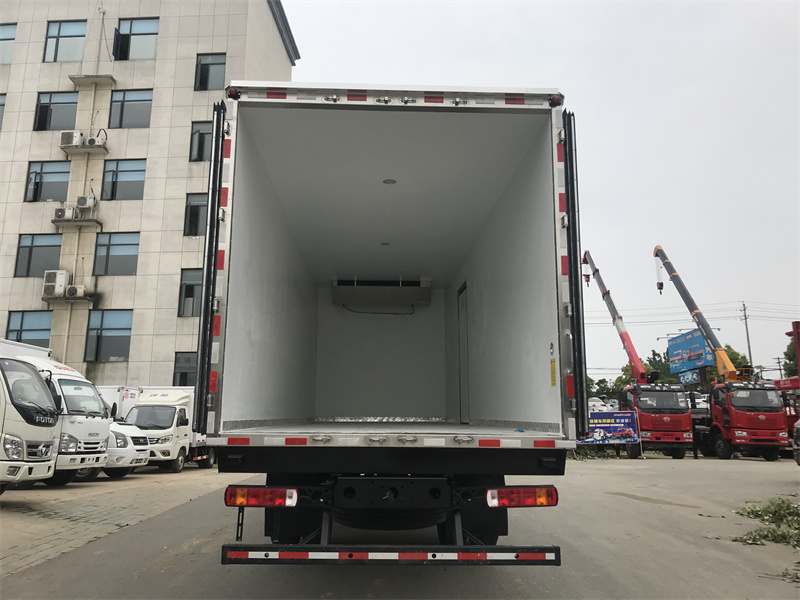 福田歐航高頂雙臥冷藏車