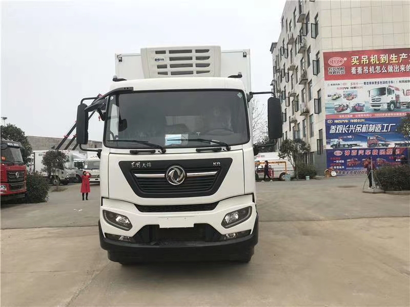 東風天錦KR前四后四平頂冷藏車