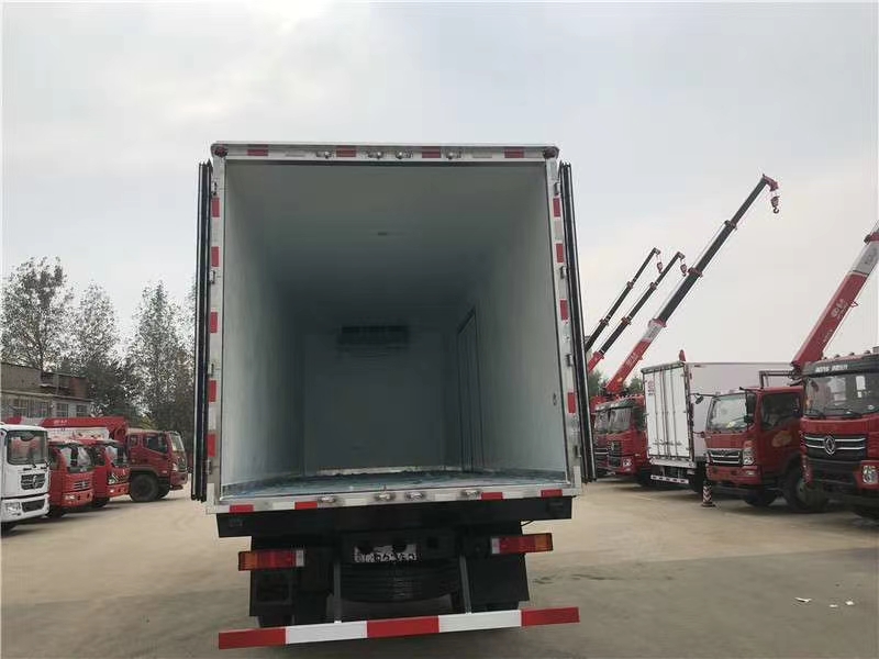 東風天錦KR前四后四平頂冷藏車