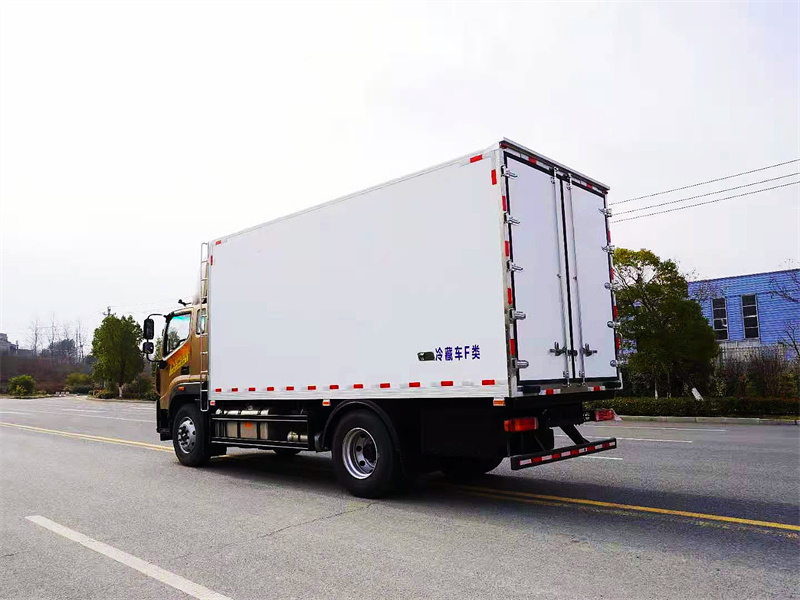 福田奧鈴大黃蜂5.3米冷藏車