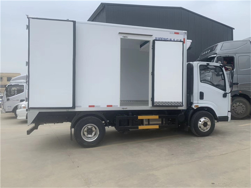 東風行易EV新能源油電混合4.2米冷藏車