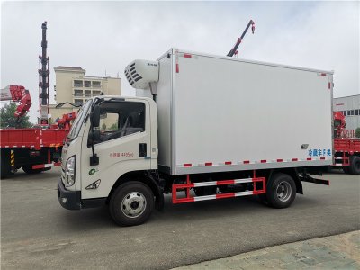 江鈴凱運(yùn)4.2米肉鉤冷藏車
