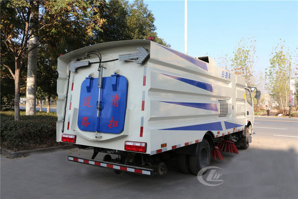 不上牌東風多利卡掃路車2.5立方水/5立方塵