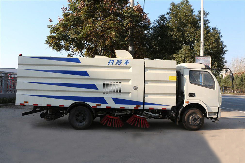 不上牌東風多利卡掃路車2.5立方水/5立方塵